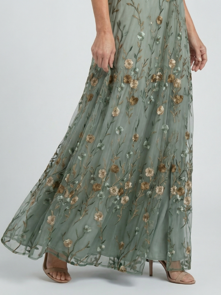 Selora | Flattering Floral Evening Dress