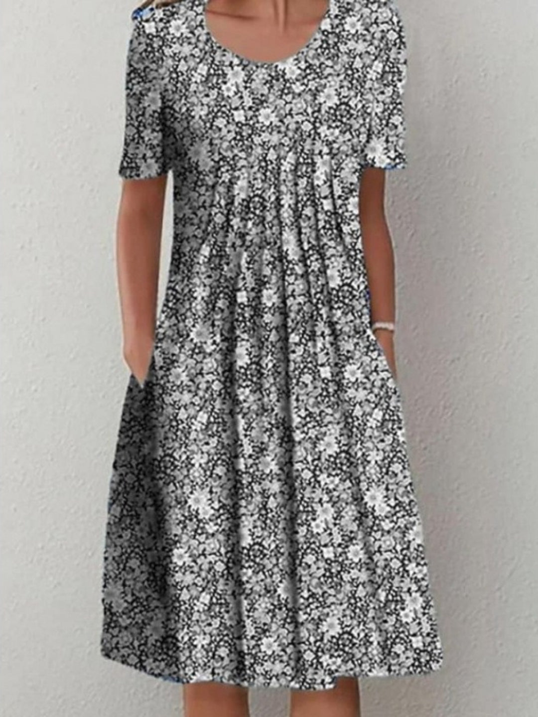 Floral Round Neck Pocket Midi Dress | Spring Summer Women'S Casual Feminine Gown, Modern Artistic Design, Layered Chic Look, Relaxed Everyday Style